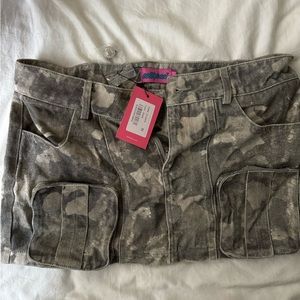 Edikted Camouflage Low Waist Cargo Skirt